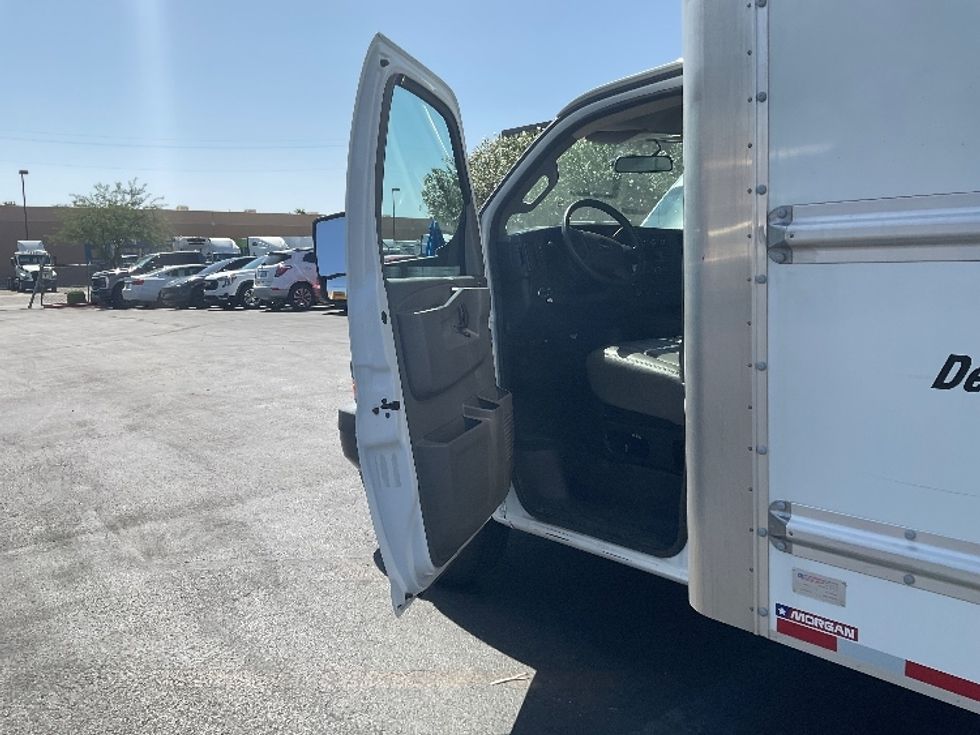 Light Duty Box Truck-Light and Medium Duty Trucks-GMC-2022-Savana G33903-Las Vegas-NV-42,622\n\t\tmiles-$ 45,500 - Image 13