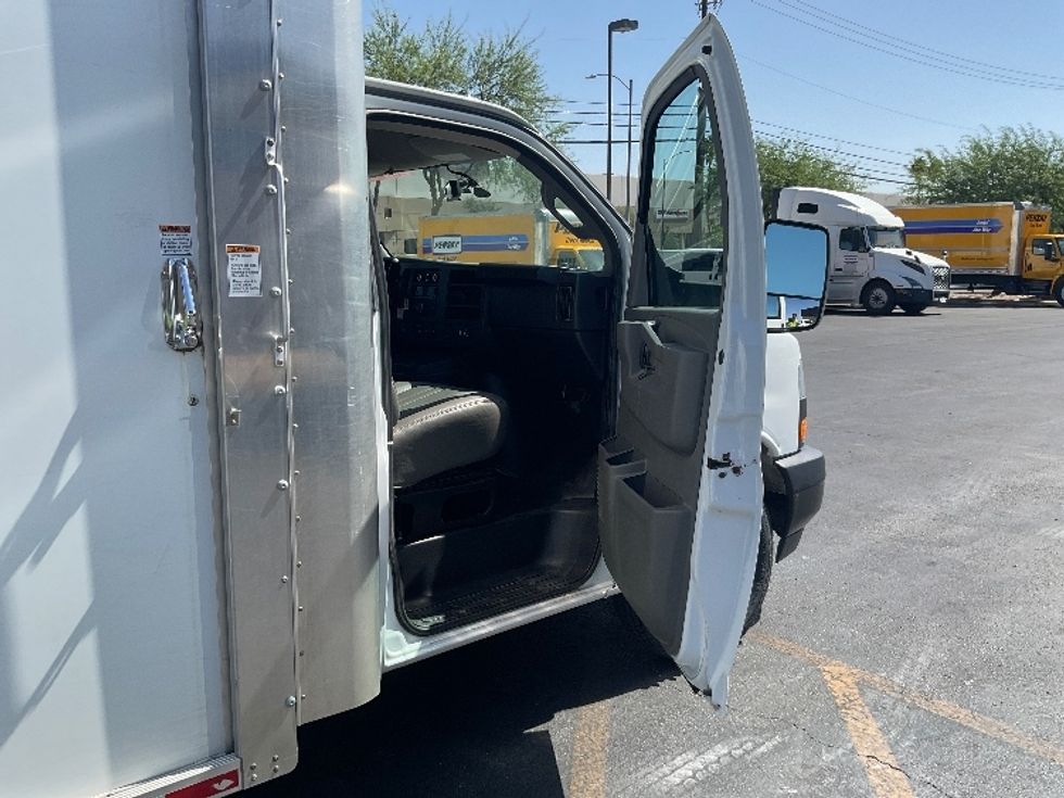 Light Duty Box Truck-Light and Medium Duty Trucks-GMC-2022-Savana G33903-Las Vegas-NV-42,622\n\t\tmiles-$ 45,500 - Image 17