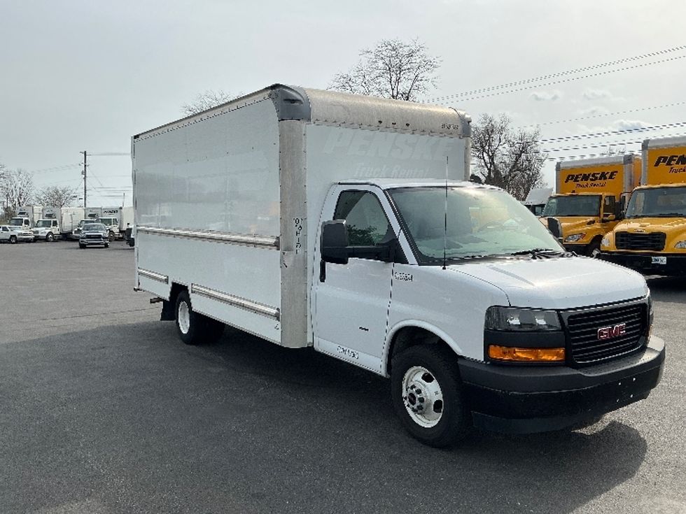 Light Duty Box Truck-Light and Medium Duty Trucks-GMC-2022-Savana G33903-Lexington-KY-96,290\n\t\tmiles-$ 32,500 - Image 1