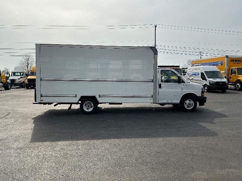 Light Duty Box Truck-Light and Medium Duty Trucks-GMC-2022-Savana G33903-Lexington-KY-96,290\n\t\tmiles-$ 32,500 - Image 15