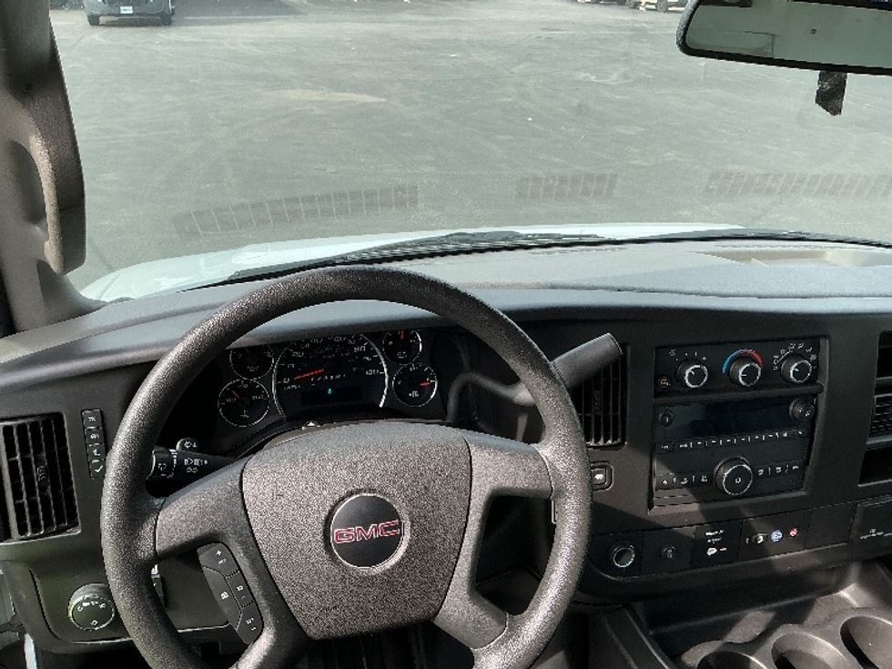 Light Duty Box Truck-Light and Medium Duty Trucks-GMC-2022-Savana G33903-Lexington-KY-96,290\n\t\tmiles-$ 32,500 - Image 18