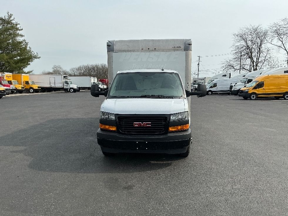 Light Duty Box Truck-Light and Medium Duty Trucks-GMC-2022-Savana G33903-Lexington-KY-96,290\n\t\tmiles-$ 32,500 - Image 2