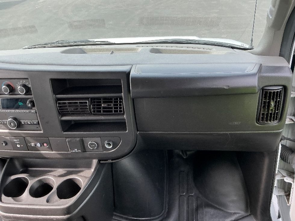 Light Duty Box Truck-Light and Medium Duty Trucks-GMC-2022-Savana G33903-Lexington-KY-96,290\n\t\tmiles-$ 32,500 - Image 21