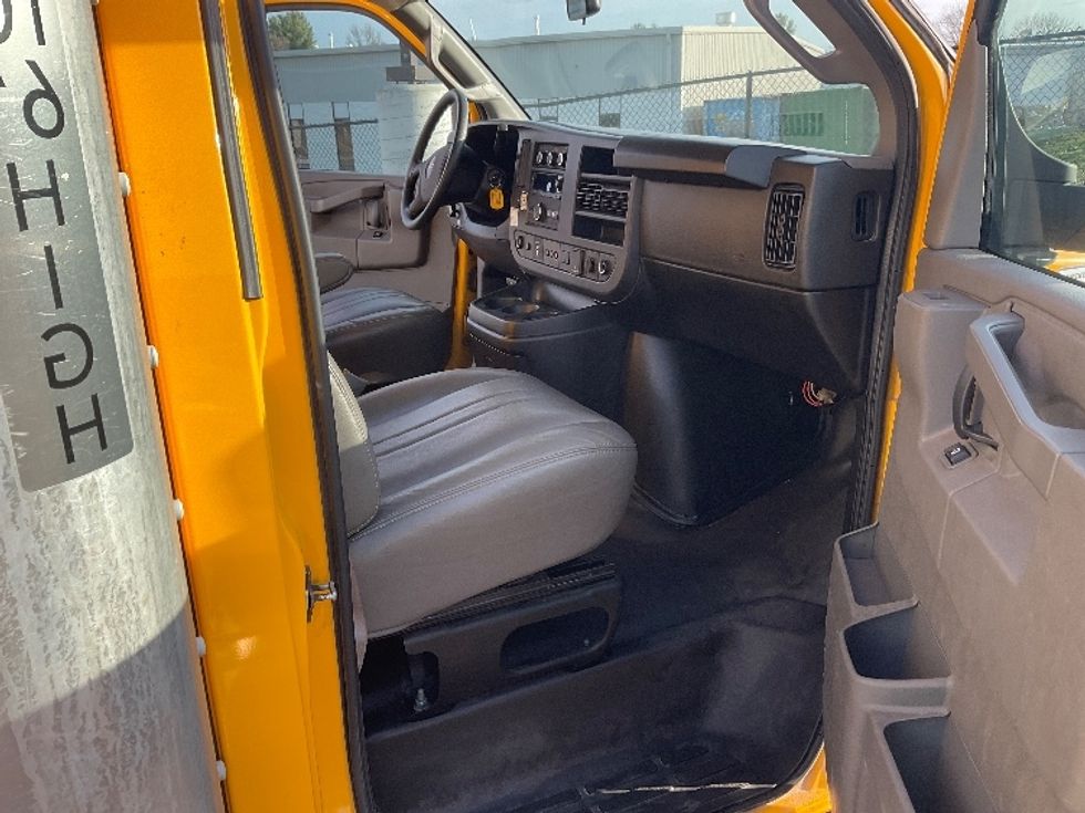 Light Duty Box Truck-Light and Medium Duty Trucks-GMC-2022-Savana G33903-Lexington-KY-96,891\n\t\tmiles-$ 28,000 - Image 19