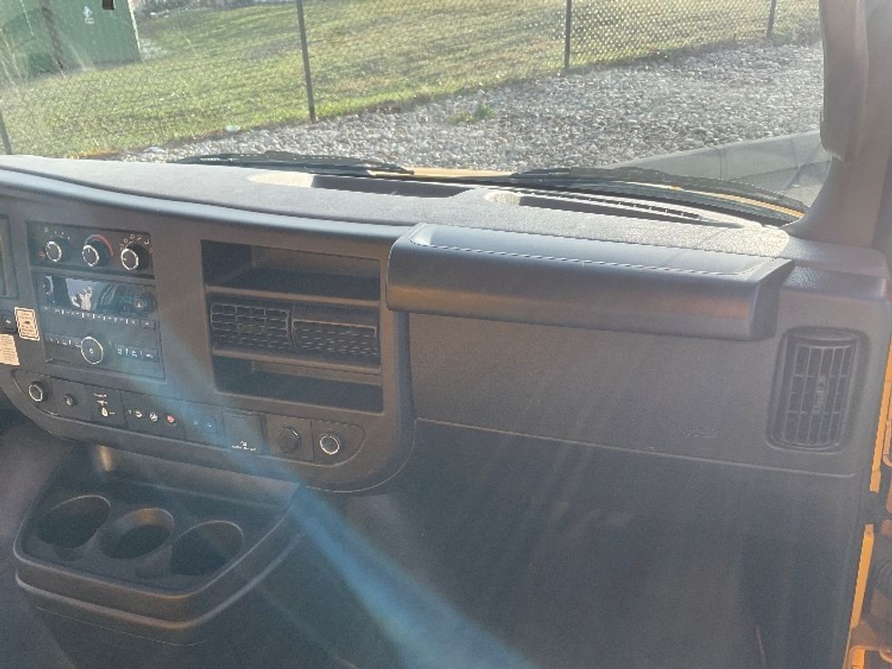 Light Duty Box Truck-Light and Medium Duty Trucks-GMC-2022-Savana G33903-Lexington-KY-96,891\n\t\tmiles-$ 28,000 - Image 20