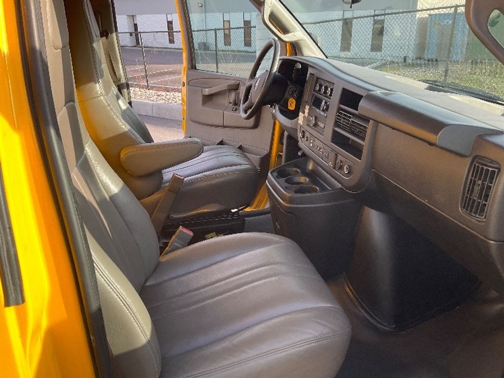 Light Duty Box Truck-Light and Medium Duty Trucks-GMC-2022-Savana G33903-Lexington-KY-96,891\n\t\tmiles-$ 28,000 - Image 21