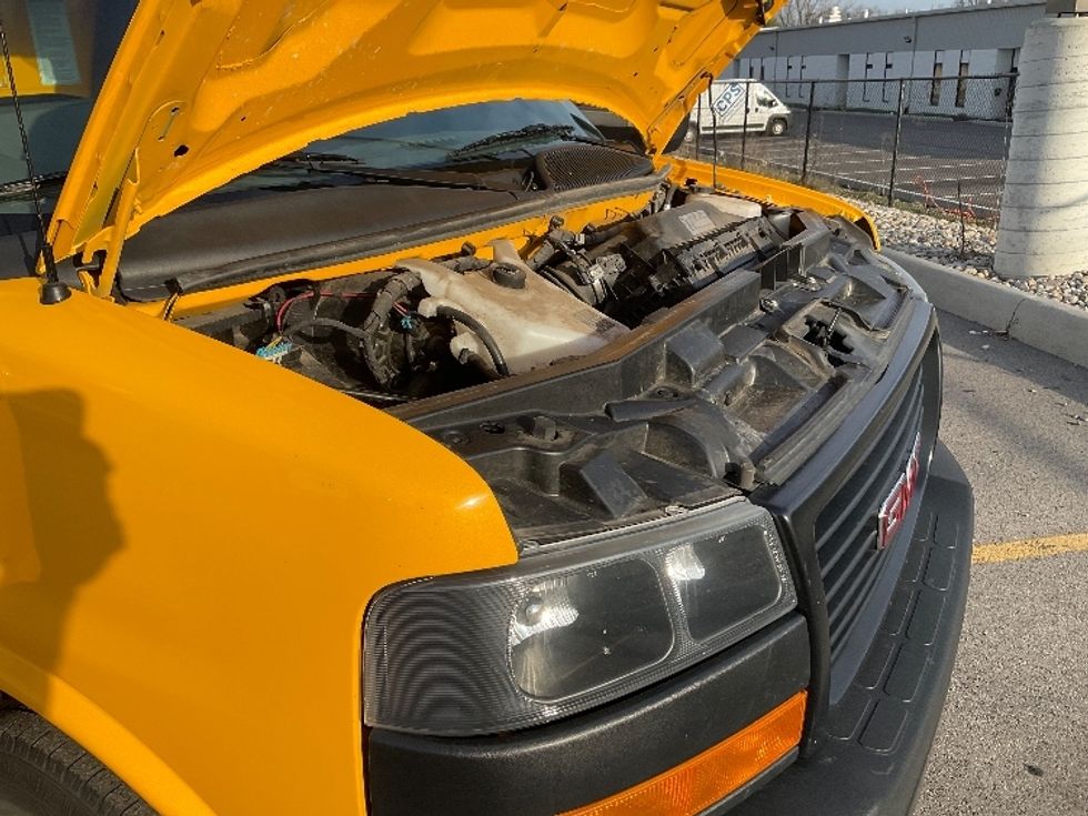 Light Duty Box Truck-Light and Medium Duty Trucks-GMC-2022-Savana G33903-Lexington-KY-96,891\n\t\tmiles-$ 28,000 - Image 22