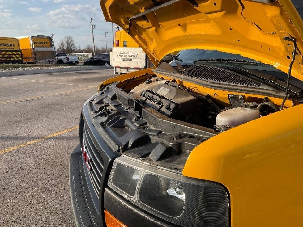 Light Duty Box Truck-Light and Medium Duty Trucks-GMC-2022-Savana G33903-Lexington-KY-96,891\n\t\tmiles-$ 28,000 - Image 23