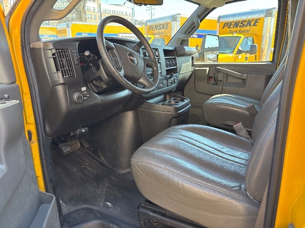 Light Duty Box Truck-Light and Medium Duty Trucks-GMC-2022-Savana G33903-Linden-NJ-76,423\n\t\tmiles-$ 30,750 - Image 16