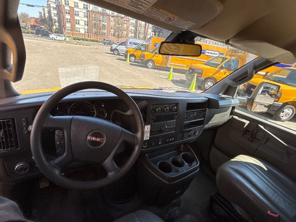 Light Duty Box Truck-Light and Medium Duty Trucks-GMC-2022-Savana G33903-Linden-NJ-76,423\n\t\tmiles-$ 30,750 - Image 18
