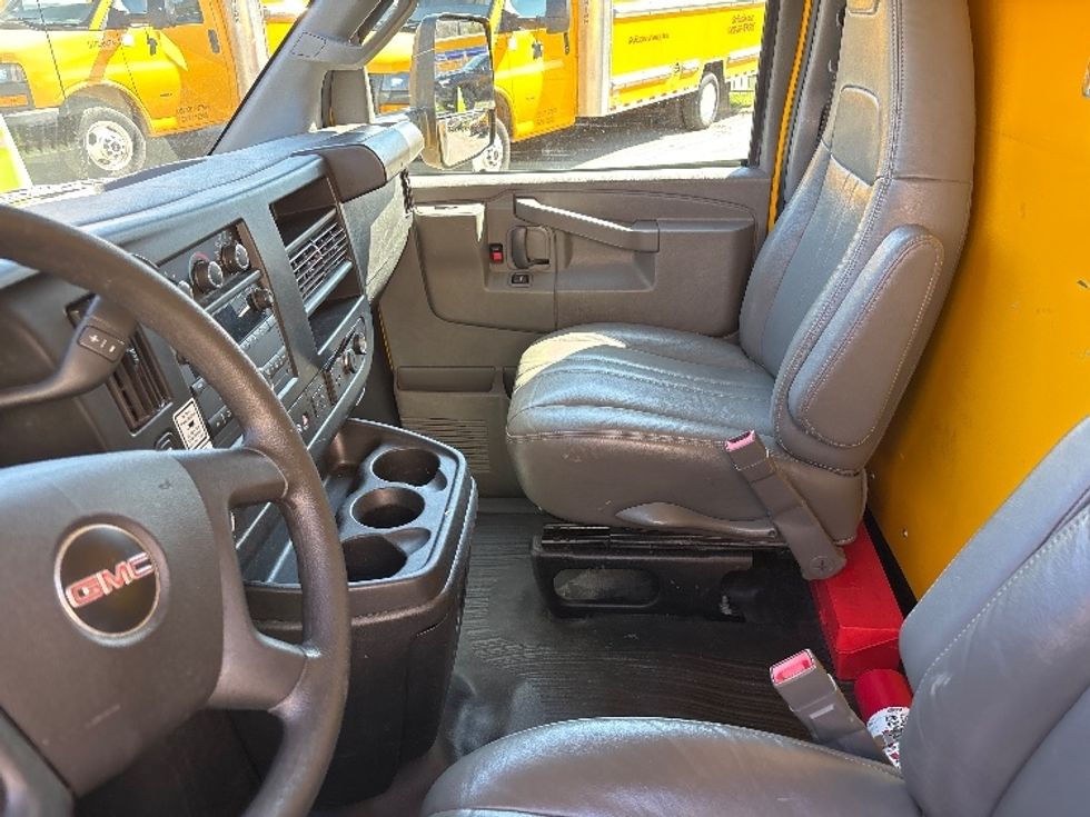Light Duty Box Truck-Light and Medium Duty Trucks-GMC-2022-Savana G33903-Linden-NJ-76,423\n\t\tmiles-$ 30,750 - Image 19