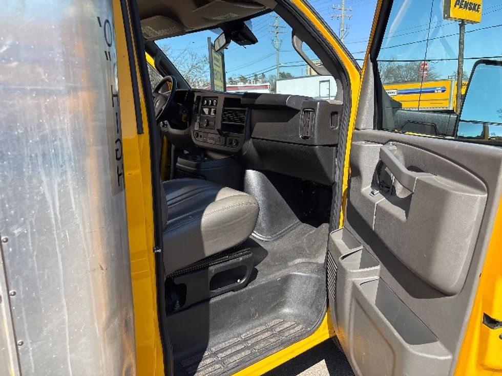 Light Duty Box Truck-Light and Medium Duty Trucks-GMC-2022-Savana G33903-Linden-NJ-76,423\n\t\tmiles-$ 30,750 - Image 20