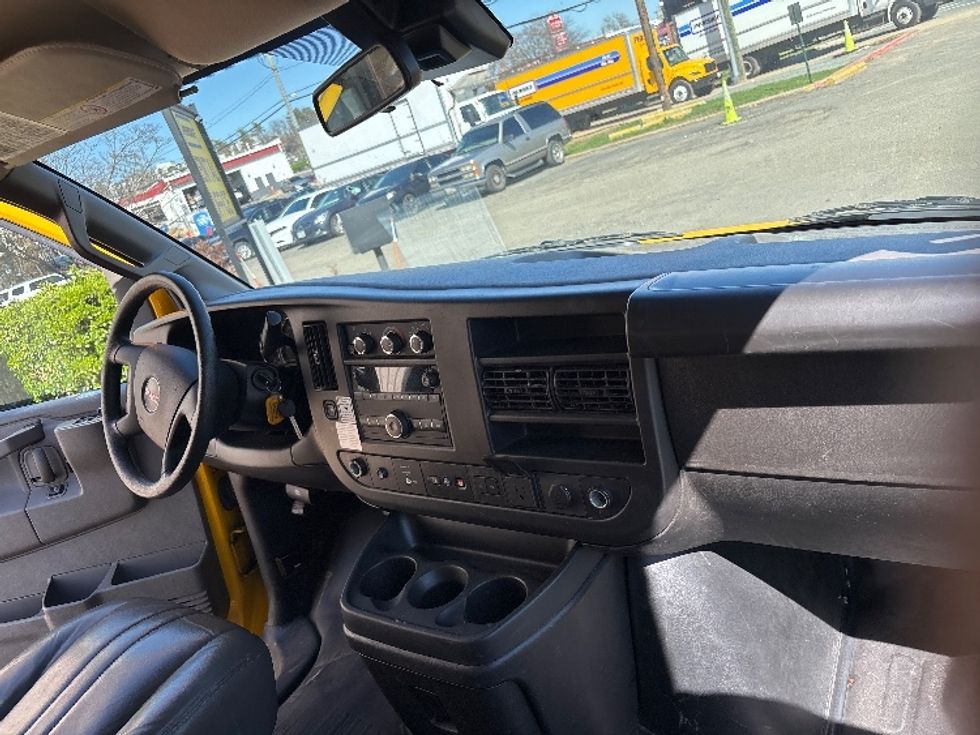 Light Duty Box Truck-Light and Medium Duty Trucks-GMC-2022-Savana G33903-Linden-NJ-76,423\n\t\tmiles-$ 30,750 - Image 22