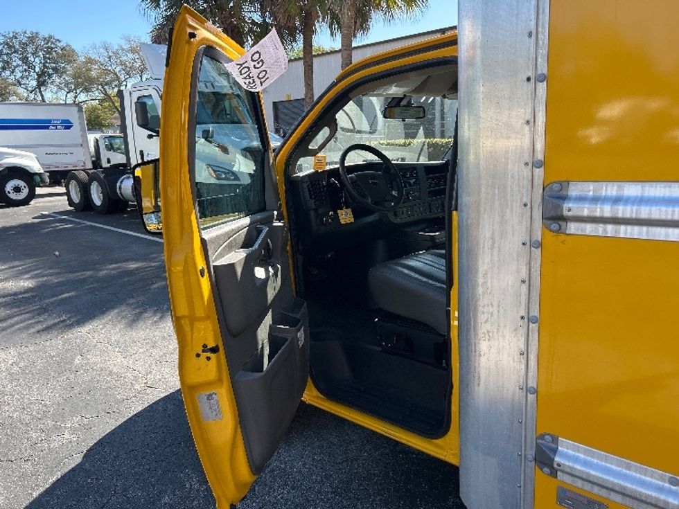 Light Duty Box Truck-Light and Medium Duty Trucks-GMC-2022-Savana G33903-Lithia Springs-GA-129,176\n\t\tmiles-$ 24,750 - Image 16