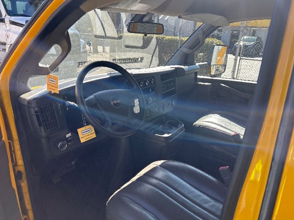 Light Duty Box Truck-Light and Medium Duty Trucks-GMC-2022-Savana G33903-Lithia Springs-GA-129,176\n\t\tmiles-$ 24,750 - Image 17