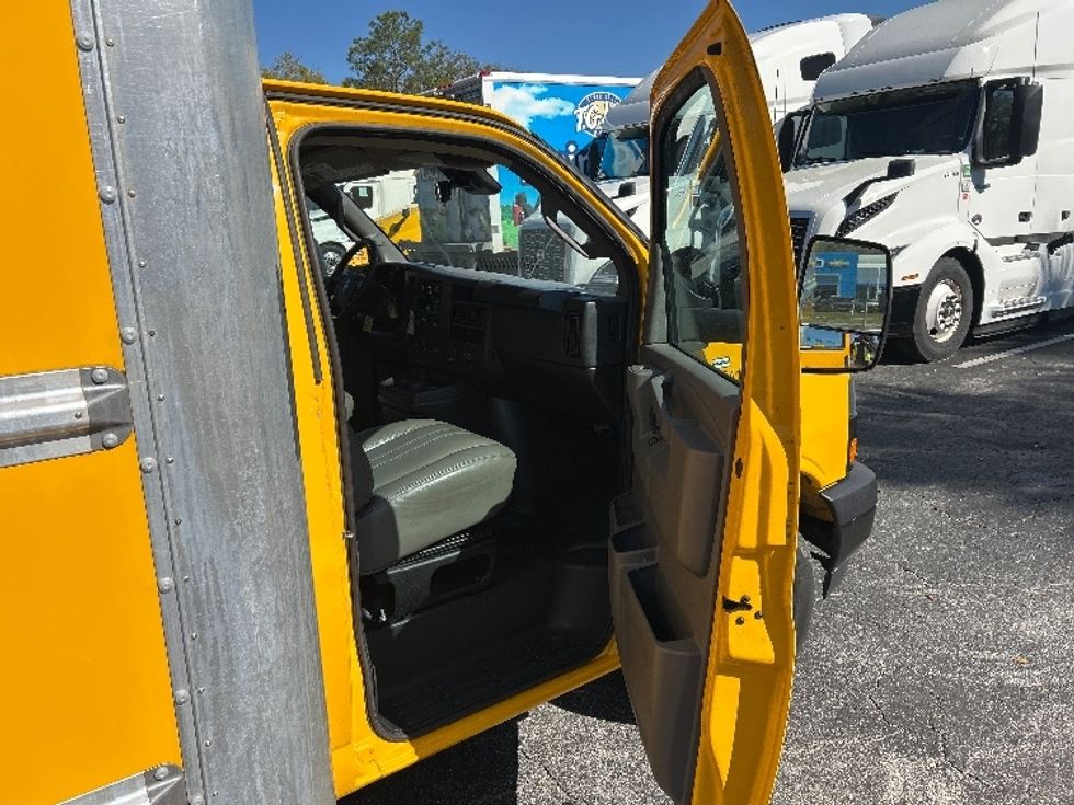 Light Duty Box Truck-Light and Medium Duty Trucks-GMC-2022-Savana G33903-Lithia Springs-GA-129,176\n\t\tmiles-$ 24,750 - Image 20