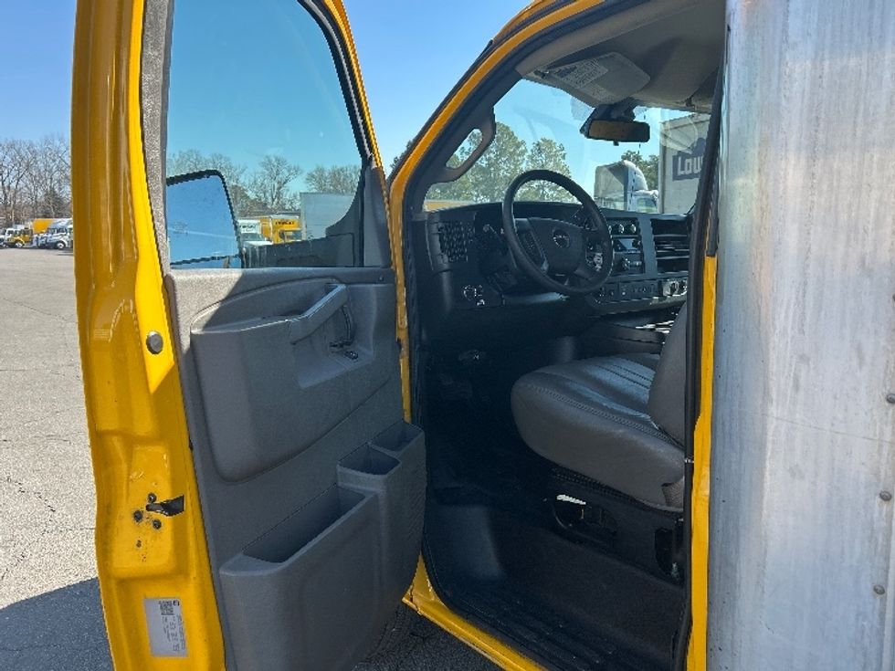 Light Duty Box Truck-Light and Medium Duty Trucks-GMC-2022-Savana G33903-Little Rock-AR-104,761\n\t\tmiles-$ 29,000 - Image 16