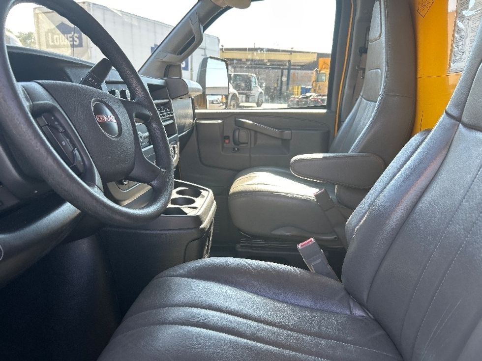 Light Duty Box Truck-Light and Medium Duty Trucks-GMC-2022-Savana G33903-Little Rock-AR-104,761\n\t\tmiles-$ 29,000 - Image 19