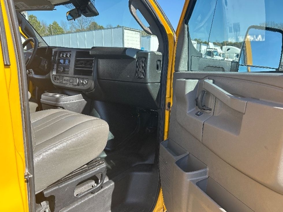 Light Duty Box Truck-Light and Medium Duty Trucks-GMC-2022-Savana G33903-Little Rock-AR-104,761\n\t\tmiles-$ 29,000 - Image 20