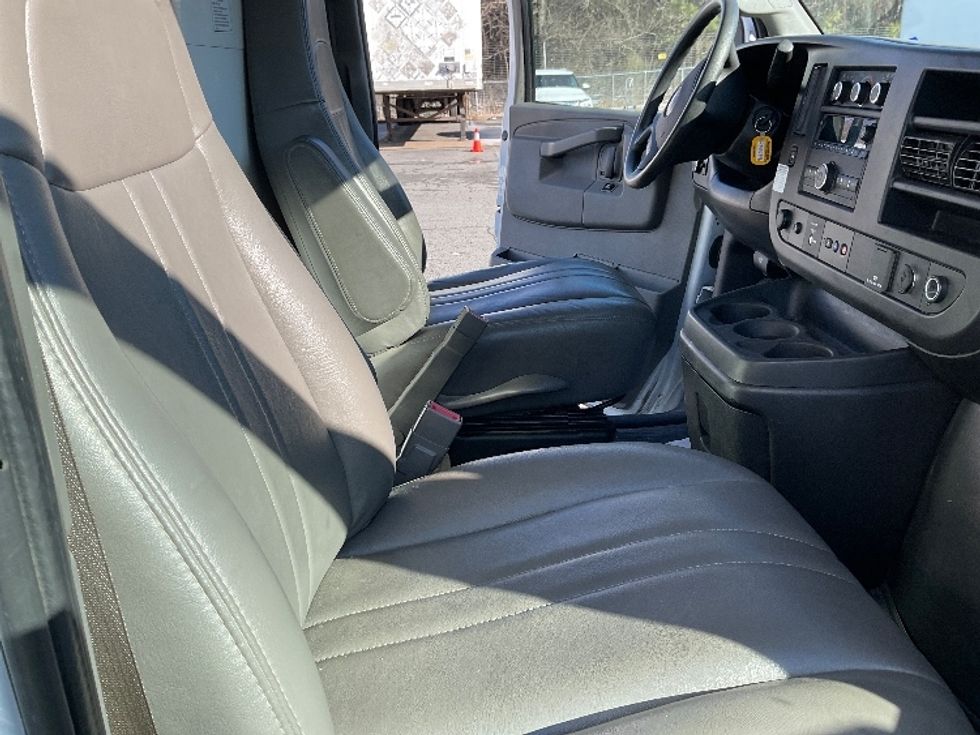 Light Duty Box Truck-Light and Medium Duty Trucks-GMC-2022-Savana G33903-Little Rock-AR-57,344\n\t\tmiles-$ 42,000 - Image 20