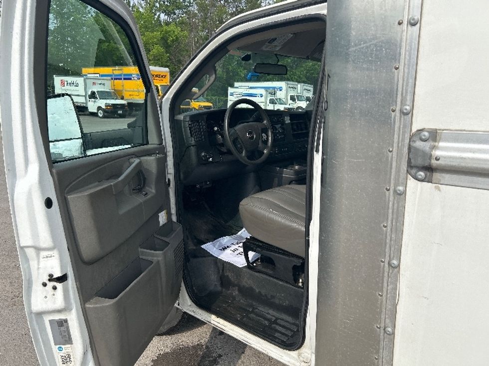 Light Duty Box Truck-Light and Medium Duty Trucks-GMC-2022-Savana G33903-Liverpool-NY-104,021\n\t\tmiles-$ 31,750 - Image 13