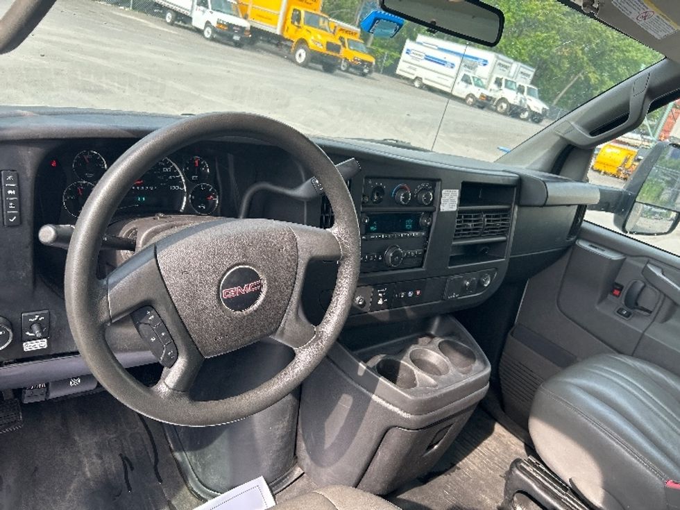 Light Duty Box Truck-Light and Medium Duty Trucks-GMC-2022-Savana G33903-Liverpool-NY-104,021\n\t\tmiles-$ 31,750 - Image 14
