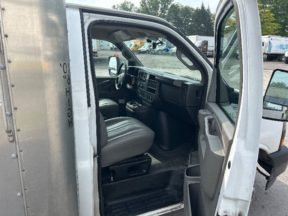 Light Duty Box Truck-Light and Medium Duty Trucks-GMC-2022-Savana G33903-Liverpool-NY-104,021\n\t\tmiles-$ 31,750 - Image 17