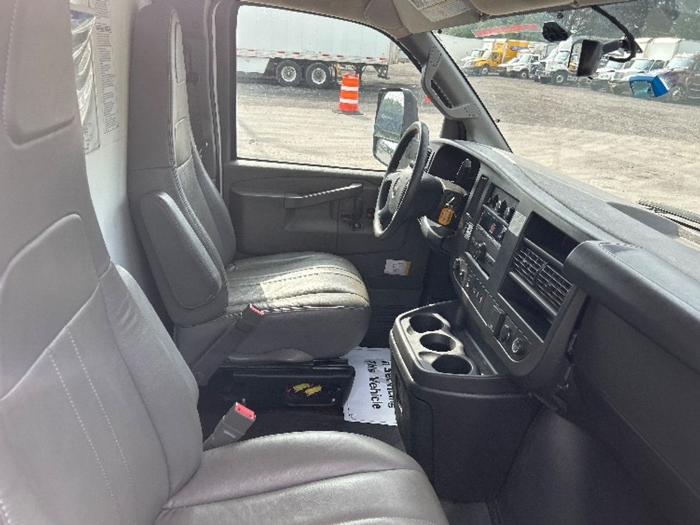 Light Duty Box Truck-Light and Medium Duty Trucks-GMC-2022-Savana G33903-Liverpool-NY-104,021\n\t\tmiles-$ 31,750 - Image 19