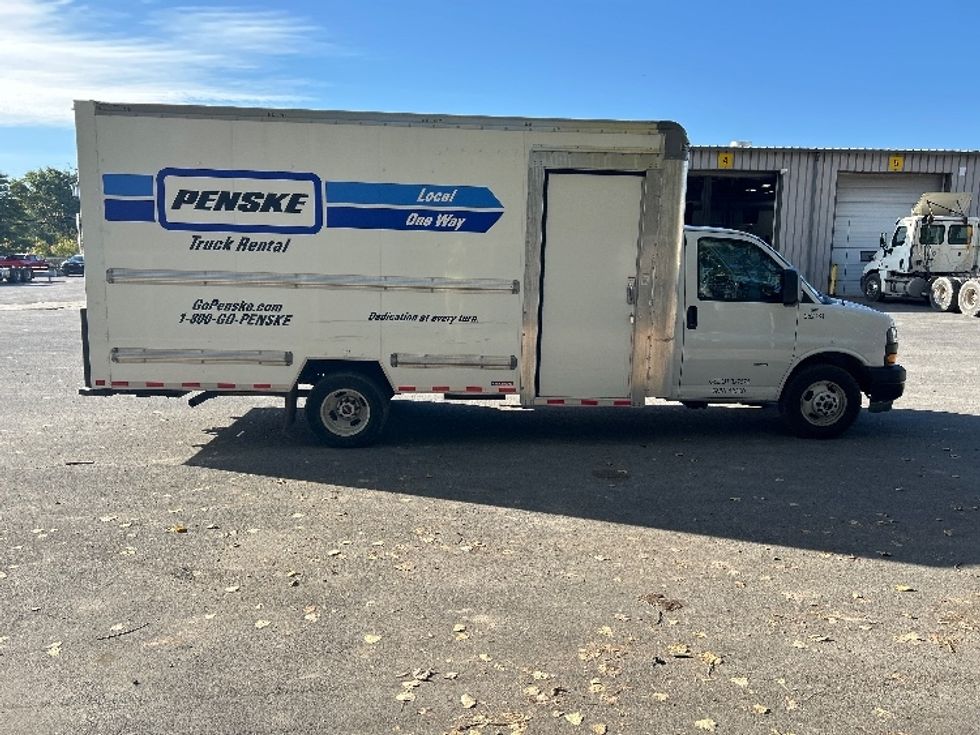 Light Duty Box Truck-Light and Medium Duty Trucks-GMC-2022-Savana G33903-Liverpool-NY-40,726\n\t\tmiles-$ 39,000 - Image 15