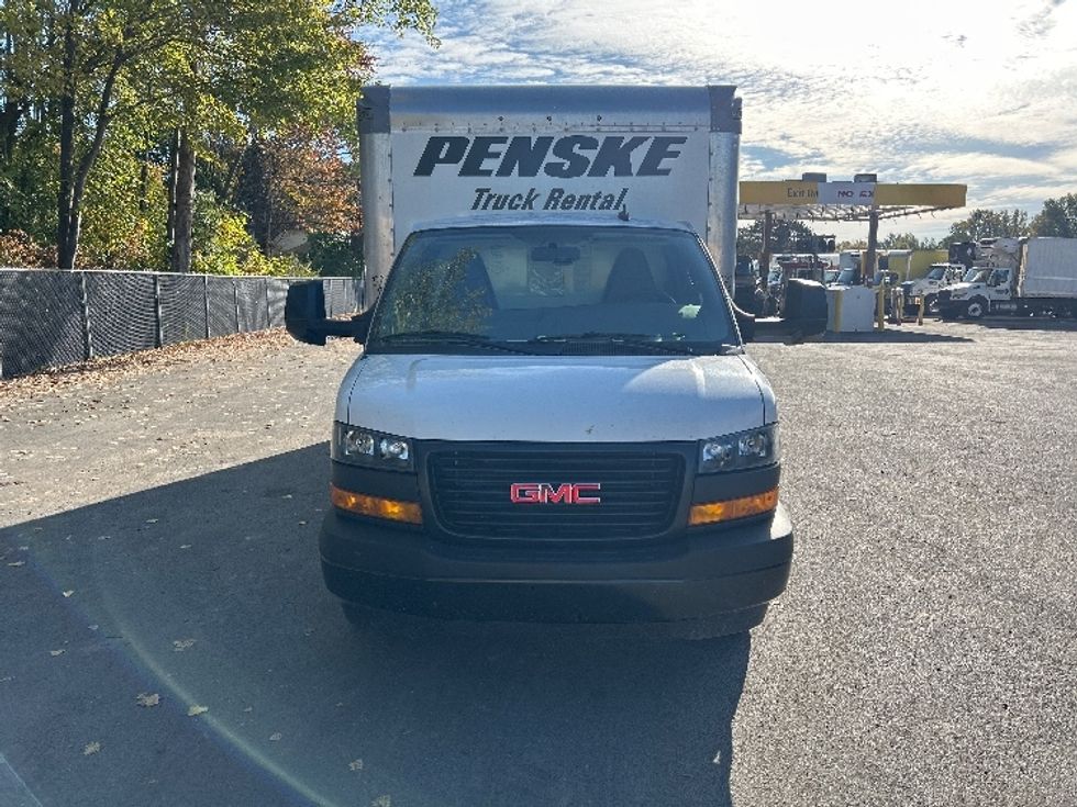 2022 Gmc Savana 3500 Cutaway photo 2