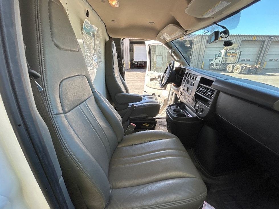 Light Duty Box Truck-Light and Medium Duty Trucks-GMC-2022-Savana G33903-Liverpool-NY-40,726\n\t\tmiles-$ 39,000 - Image 22