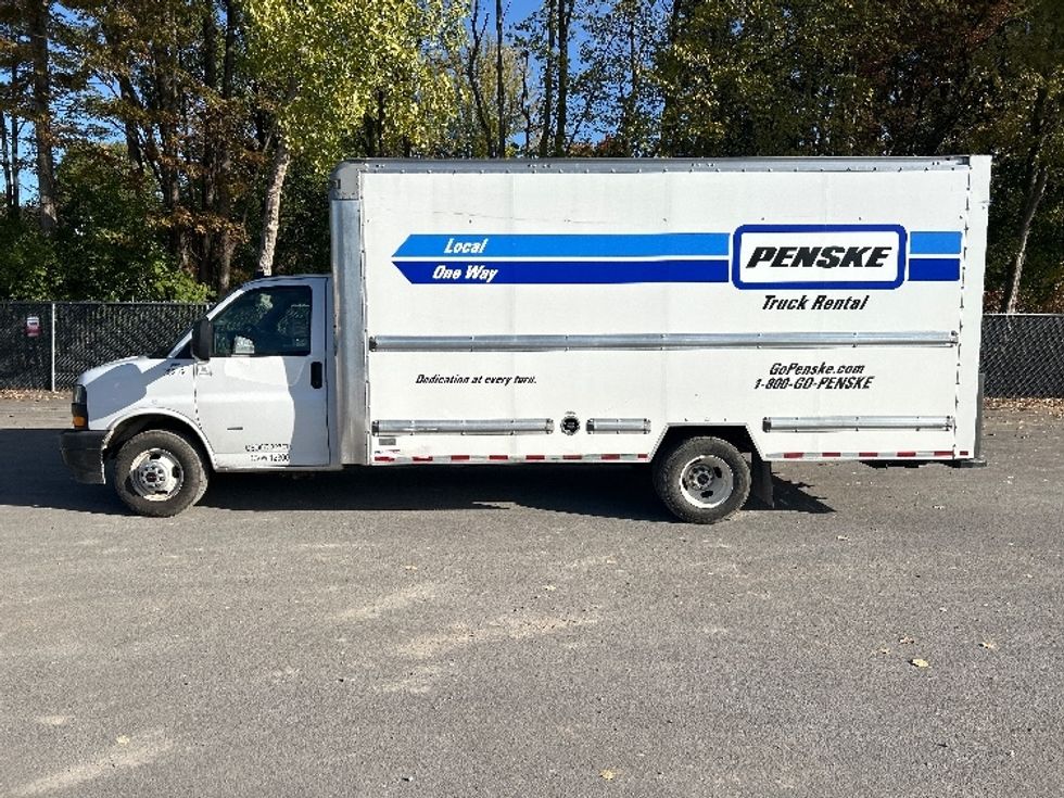 2022 Gmc Savana 3500 Cutaway photo 4
