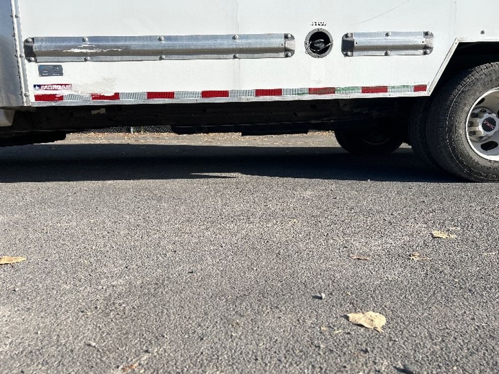 Light Duty Box Truck-Light and Medium Duty Trucks-GMC-2022-Savana G33903-Liverpool-NY-40,726\n\t\tmiles-$ 39,000 - Image 5