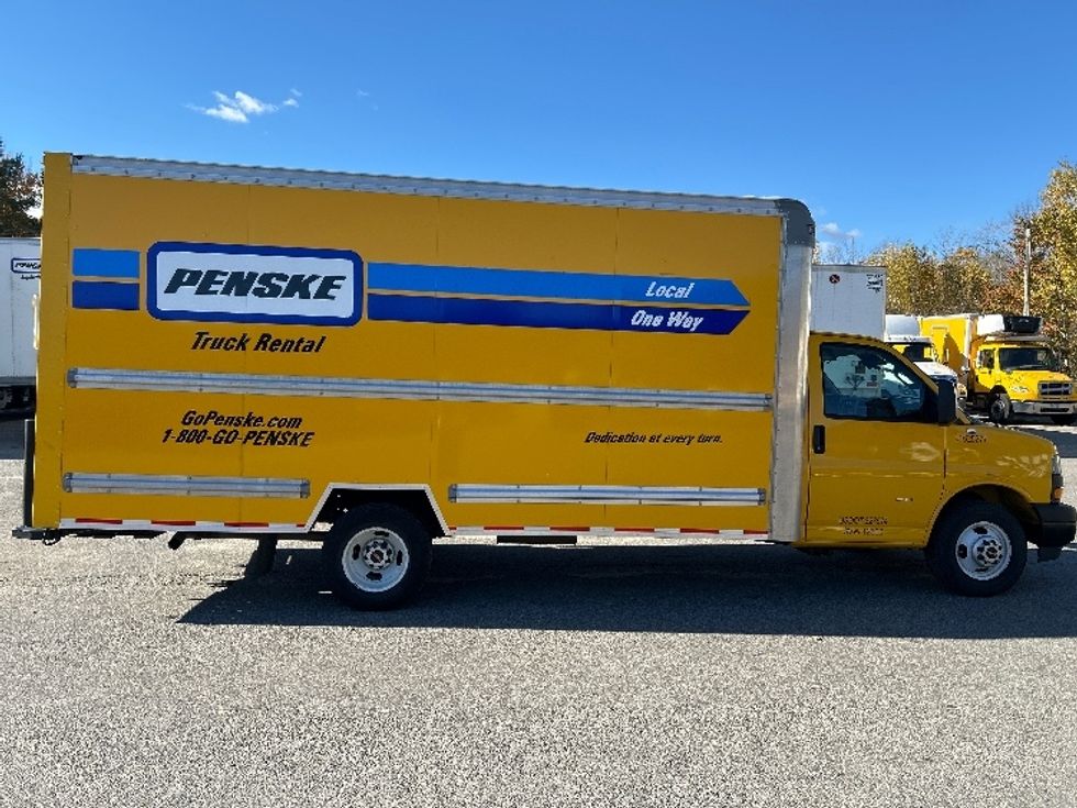 Light Duty Box Truck-Light and Medium Duty Trucks-GMC-2022-Savana G33903-Londonderry-NH-103,969\n\t\tmiles-$ 26,250 - Image 14