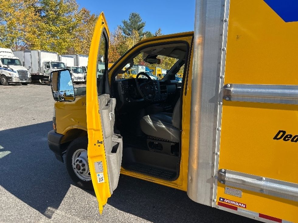Light Duty Box Truck-Light and Medium Duty Trucks-GMC-2022-Savana G33903-Londonderry-NH-103,969\n\t\tmiles-$ 26,250 - Image 15
