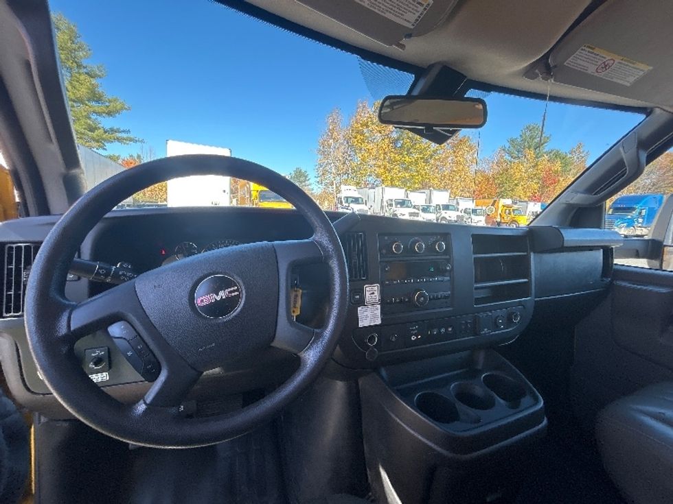 Light Duty Box Truck-Light and Medium Duty Trucks-GMC-2022-Savana G33903-Londonderry-NH-103,969\n\t\tmiles-$ 26,250 - Image 17