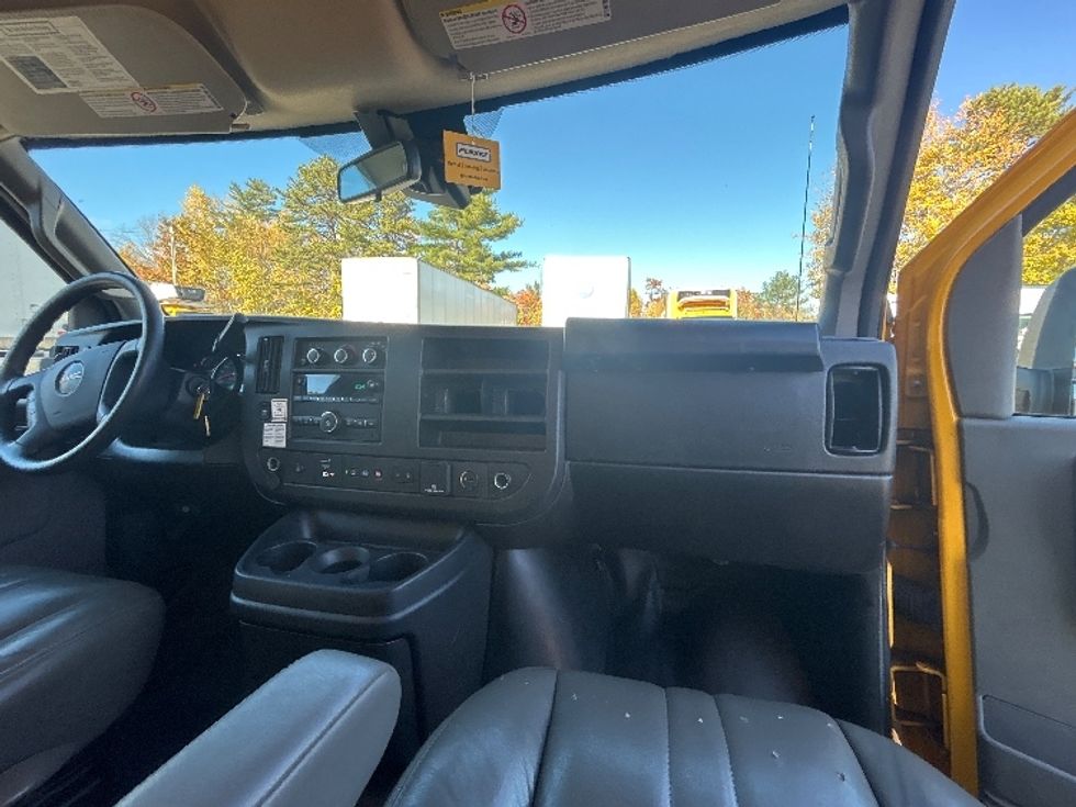Light Duty Box Truck-Light and Medium Duty Trucks-GMC-2022-Savana G33903-Londonderry-NH-103,969\n\t\tmiles-$ 26,250 - Image 20