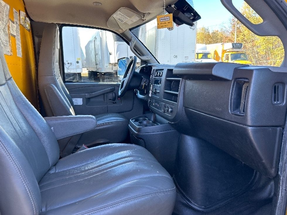 Light Duty Box Truck-Light and Medium Duty Trucks-GMC-2022-Savana G33903-Londonderry-NH-103,969\n\t\tmiles-$ 26,250 - Image 21