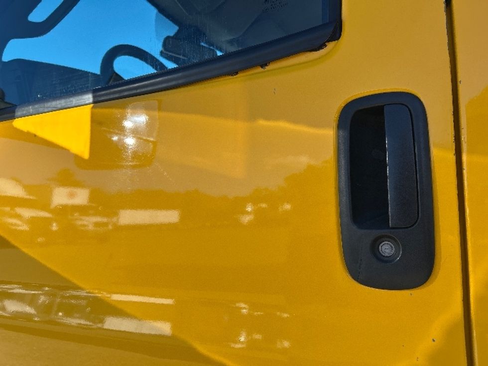 Light Duty Box Truck-Light and Medium Duty Trucks-GMC-2022-Savana G33903-Londonderry-NH-103,969\n\t\tmiles-$ 26,250 - Image 28