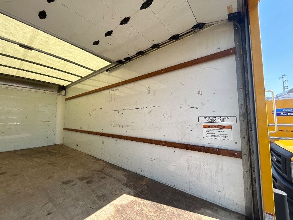 Light Duty Box Truck-Light and Medium Duty Trucks-GMC-2022-Savana G33903-Los Angeles-CA-75,065\n\t\tmiles-$ 32,000 - Image 12