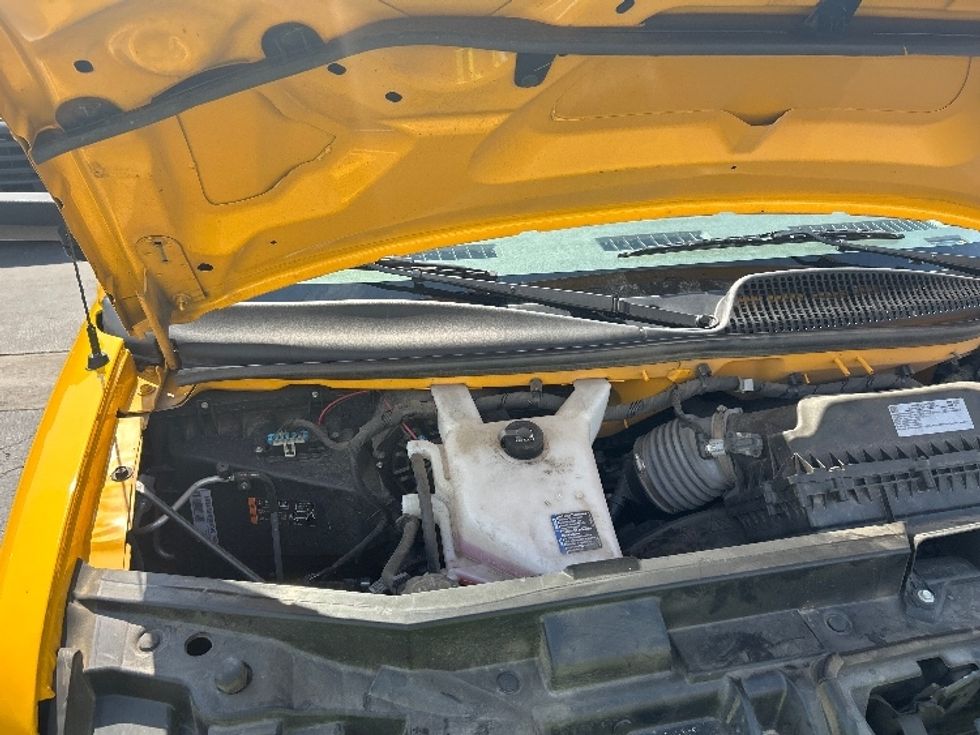 Light Duty Box Truck-Light and Medium Duty Trucks-GMC-2022-Savana G33903-Los Angeles-CA-75,065\n\t\tmiles-$ 32,000 - Image 23