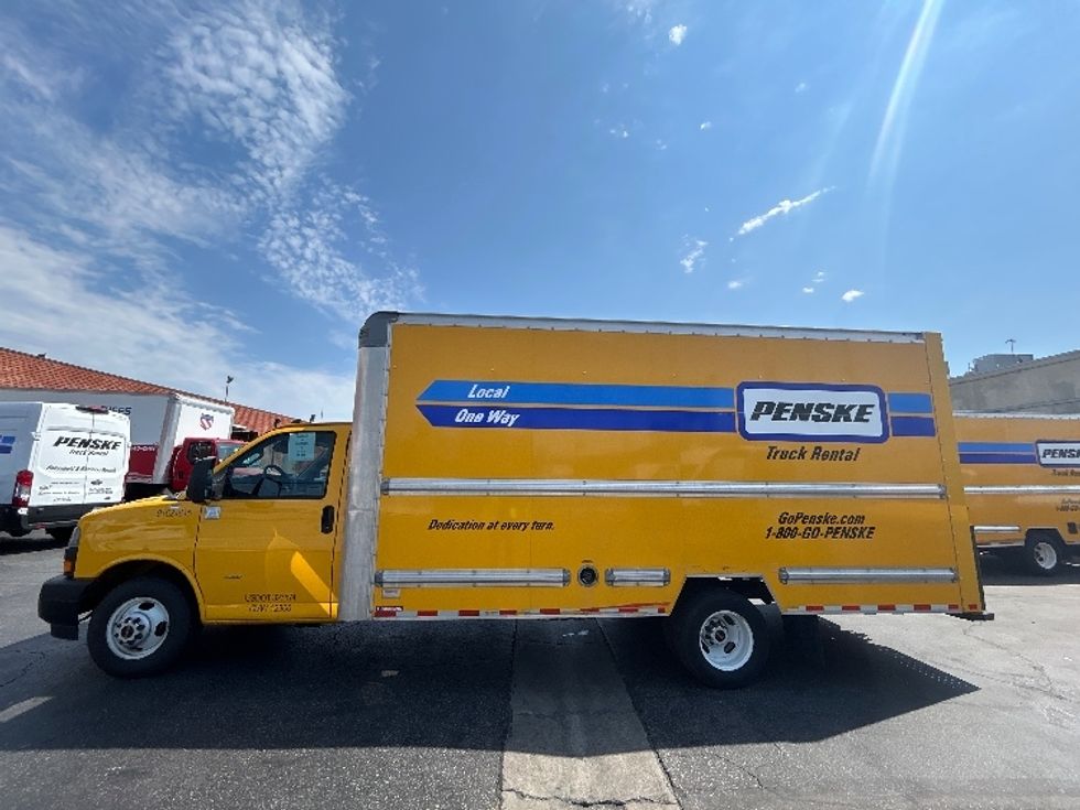 Light Duty Box Truck-Light and Medium Duty Trucks-GMC-2022-Savana G33903-Los Angeles-CA-75,065\n\t\tmiles-$ 32,000 - Image 4