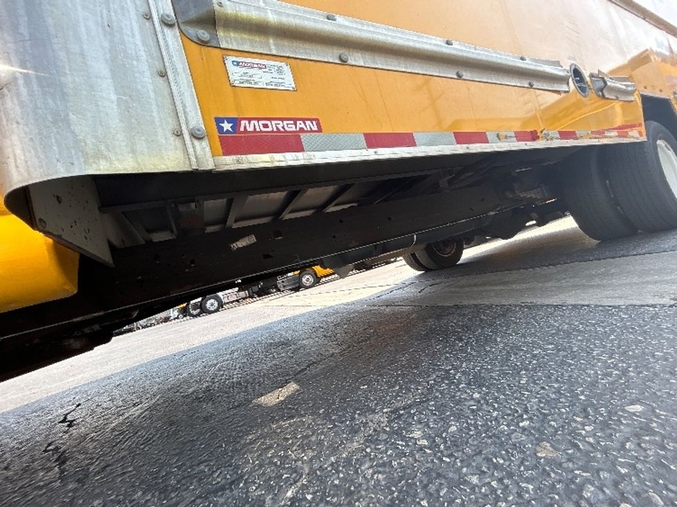 Light Duty Box Truck-Light and Medium Duty Trucks-GMC-2022-Savana G33903-Los Angeles-CA-75,065\n\t\tmiles-$ 32,000 - Image 5