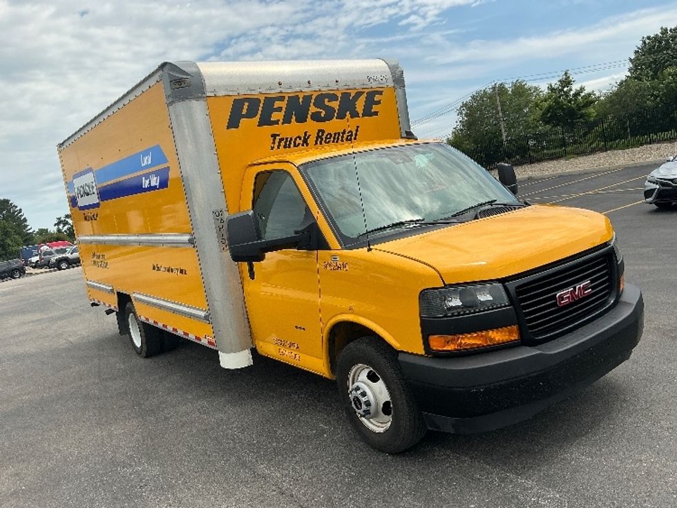 Light Duty Box Truck-Light and Medium Duty Trucks-GMC-2022-Savana G33903-Louisville-KY-104,095\n\t\tmiles-$ 29,000 - Image 1