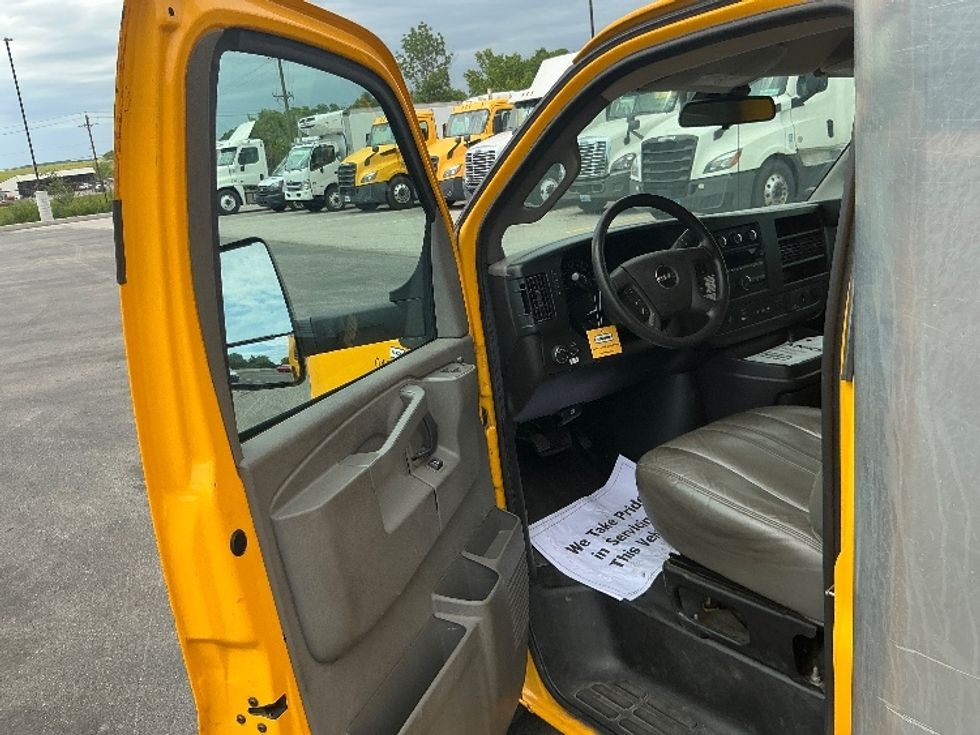 Light Duty Box Truck-Light and Medium Duty Trucks-GMC-2022-Savana G33903-Louisville-KY-104,095\n\t\tmiles-$ 29,000 - Image 13