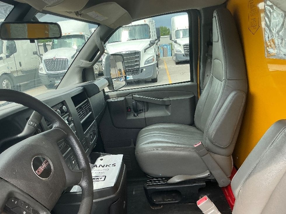 Light Duty Box Truck-Light and Medium Duty Trucks-GMC-2022-Savana G33903-Louisville-KY-104,095\n\t\tmiles-$ 29,000 - Image 16