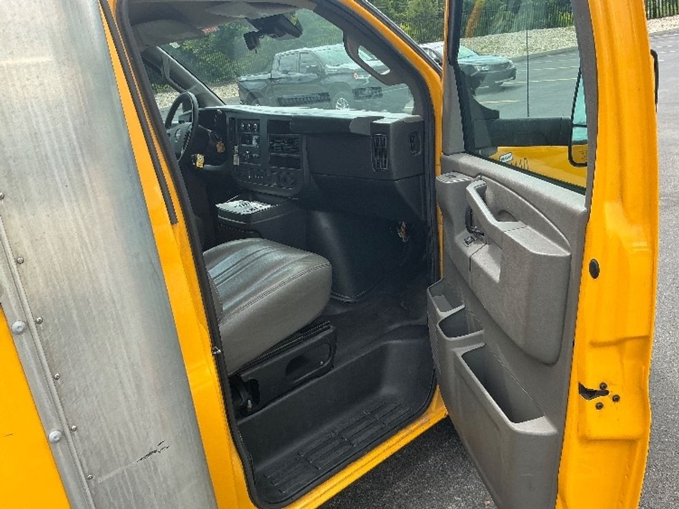 Light Duty Box Truck-Light and Medium Duty Trucks-GMC-2022-Savana G33903-Louisville-KY-104,095\n\t\tmiles-$ 29,000 - Image 17