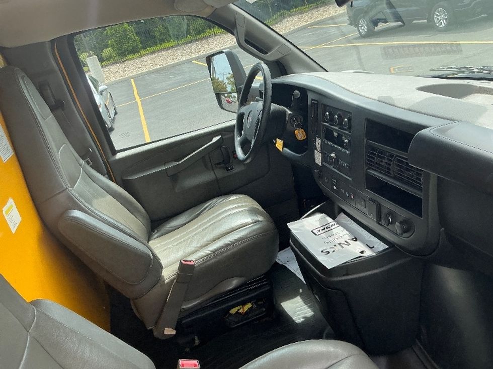Light Duty Box Truck-Light and Medium Duty Trucks-GMC-2022-Savana G33903-Louisville-KY-104,095\n\t\tmiles-$ 29,000 - Image 19