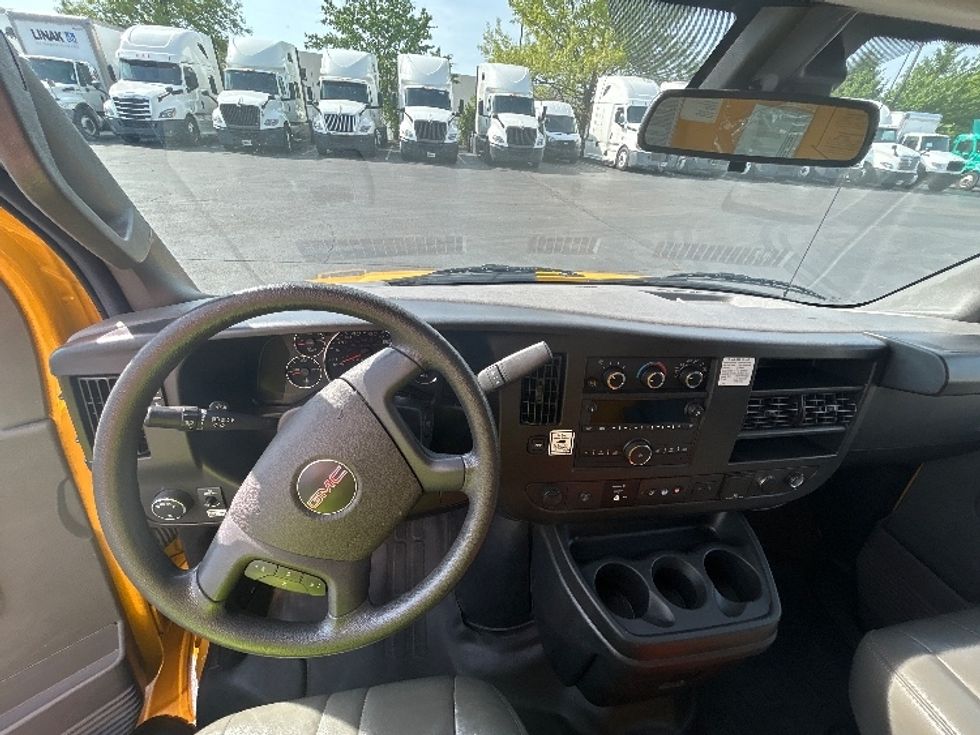 Light Duty Box Truck-Light and Medium Duty Trucks-GMC-2022-Savana G33903-Louisville-KY-77,784\n\t\tmiles-$ 28,500 - Image 18