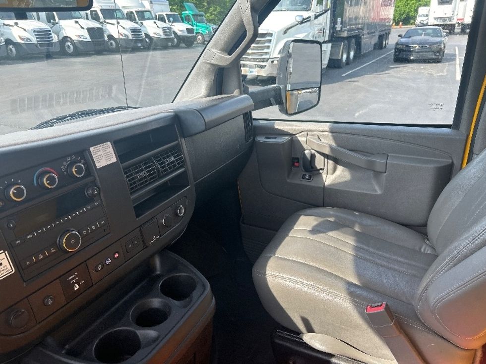 Light Duty Box Truck-Light and Medium Duty Trucks-GMC-2022-Savana G33903-Louisville-KY-77,784\n\t\tmiles-$ 28,500 - Image 19